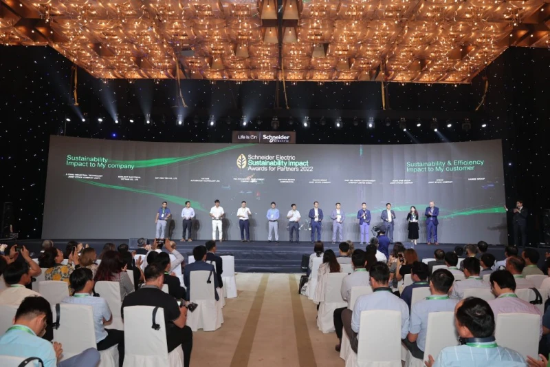 Tập đoàn Polyco xuất sắc đạt giải thưởng Sustainability of the year tại sự kiện Innovation summit Việt Nam 2022